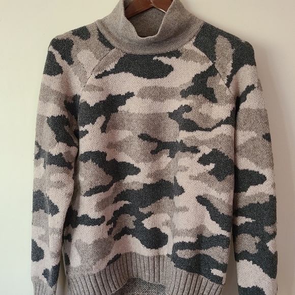 Christian Siriano New York Chunky Military Style Camouflage Wool Blend Sweater - Picture 6 of 6
